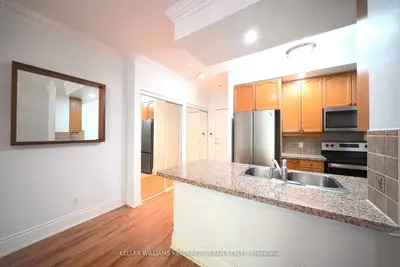 10 Northtown Way 212, Toronto, On M2n 7l4
