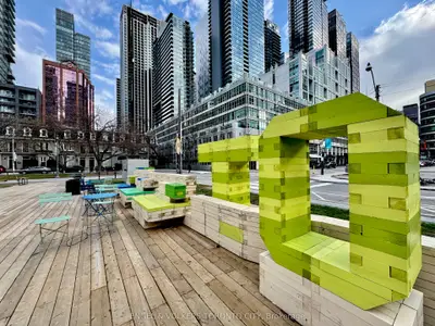 393 King Street W 706, Toronto, On M5v 3g8