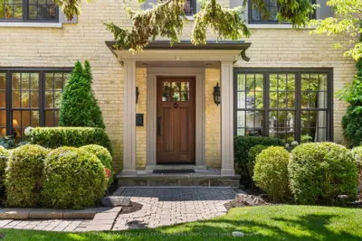 17 Noel Avenue, Toronto, On M4g 1b2