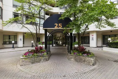25 Maitland Street 704, Toronto, On M4y 2w1