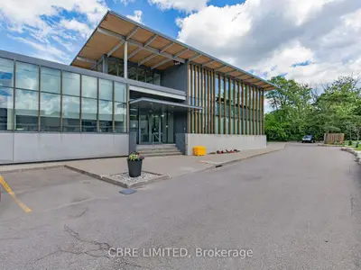 31 Scarsdale Road 8, Toronto, On M3b 3r8