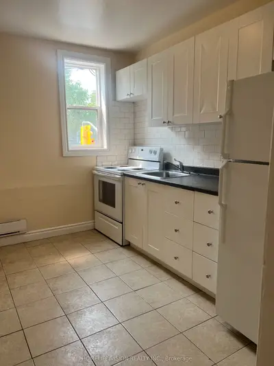788 Eglinton Avenue E 1, Toronto, On M4g 2l1