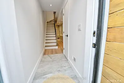 50a Lanark Avenue Coachhs, Toronto, On M6c 2b4