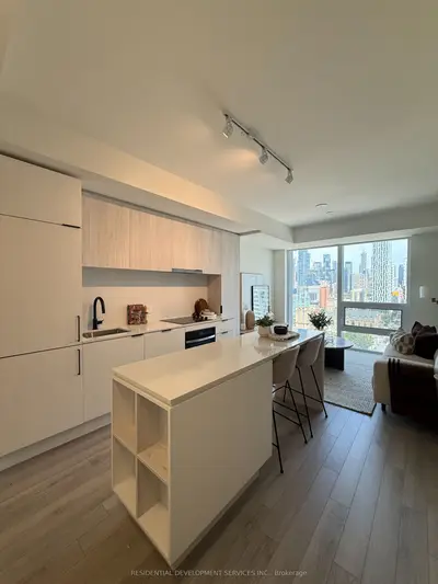 89 Church Street 2204, Toronto, On M5c 0b7