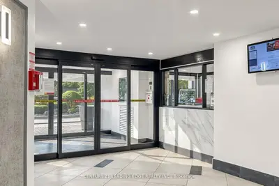 5 Vicora Linkway 304, Toronto, On M3c 1a7