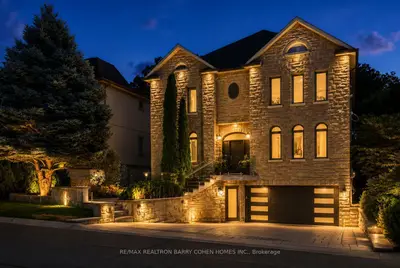 33 Munro Boulevard, Toronto, On M2p 1c1