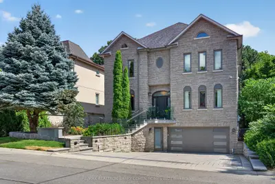 33 Munro Boulevard, Toronto, On M2p 1c1