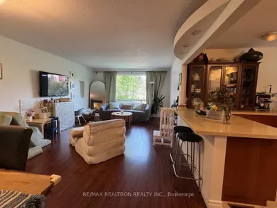 22 Rochelle Crescent, Toronto, On M2j 1y4