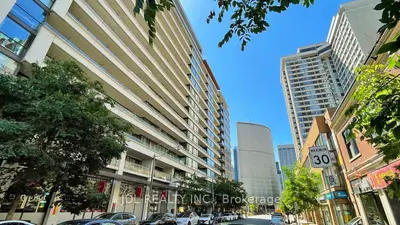 Condo Apartment in Toronto