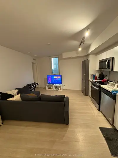 30 Tretti Way 423, Toronto, On M3h 0e3