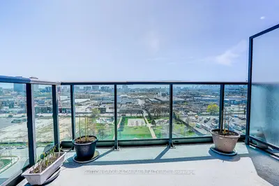 35 Brian Peck Crescent 1413, Toronto, On M4g 0a5