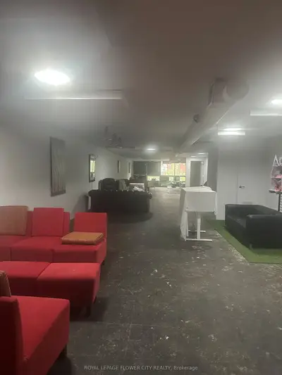 329 Spadina Avenue 2nd Floor, Toronto, On M5t 2e9