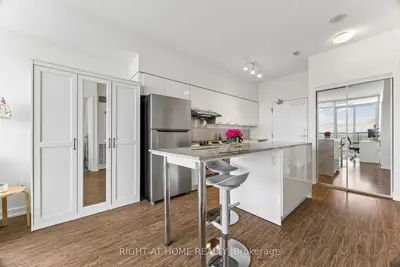 Condo Apartment in Toronto