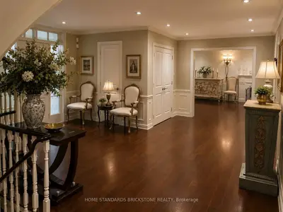 2 Zaharias Court, Toronto, On M2l 2h6