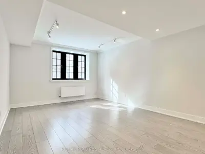 2 Clarendon Avenue 105, Toronto, On M4v 1h9