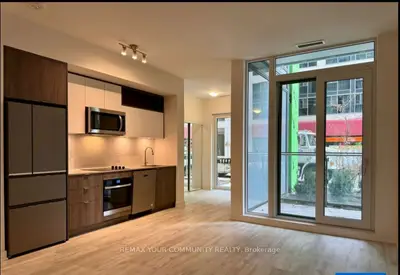 60 Princess Avenue 102 Se, Toronto, On M5a 2c7