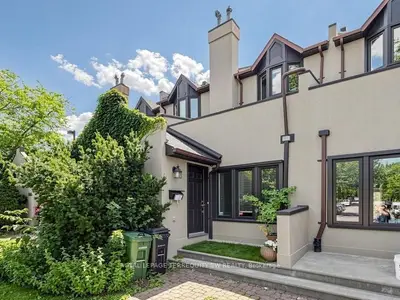 Att/Row/Townhouse in Toronto