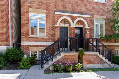 Att/Row/Townhouse in Toronto