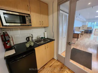 1052 Queen Street W 2nd Flr, Toronto, On M6j 1h7