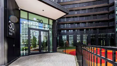 30 Tretti Way 720, Toronto, On M3h 0e3