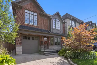 151 Sutherland Drive, Toronto, On M4g 1h8