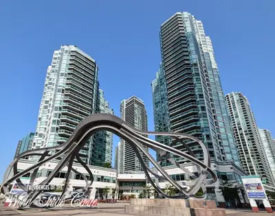 Condo Apartment in Toronto