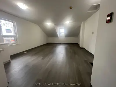 568 Yonge Street 300, Toronto, On M4y 1y8