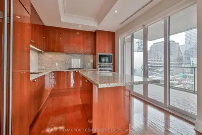 80 Yorkville Avenue 802, Toronto, On M5r 2c2