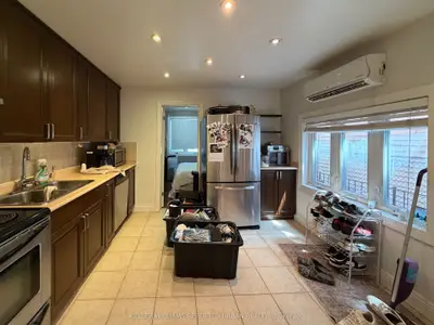 429 Ossington Avenue Main, Toronto, On M6j 3a6