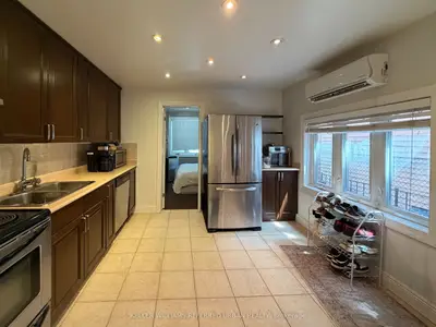 429 Ossington Avenue Main, Toronto, On M6j 3a6