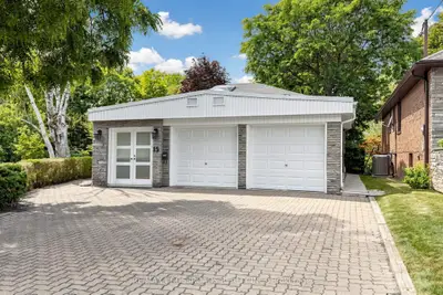 15 Alamosa Drive, Toronto, On M2j 2n6