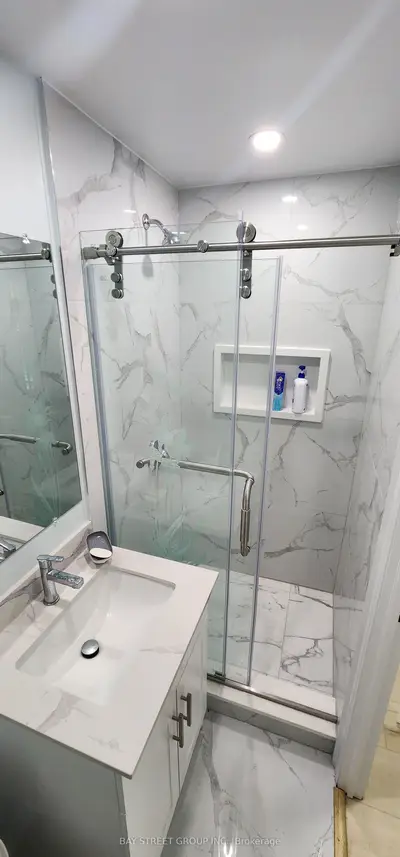 45 Pineway Boulevard Room1, Toronto, On M2h 1a5