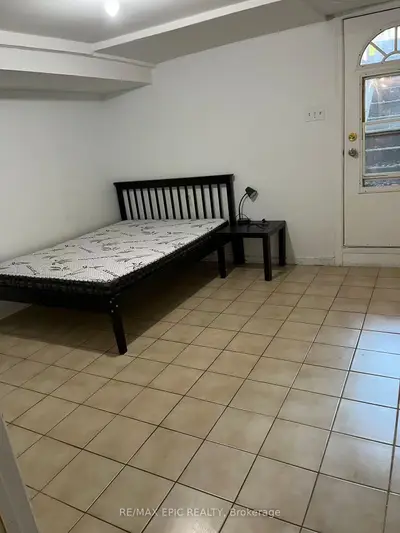 91 Markham Street Basement, Toronto, On M6j 2g4