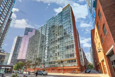Condo Apartment in Toronto