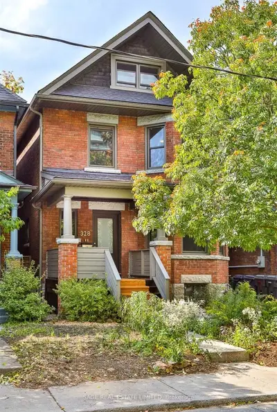 Triplex in Toronto