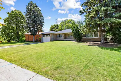 4 Banbury Road, Toronto, On M3b 2l3