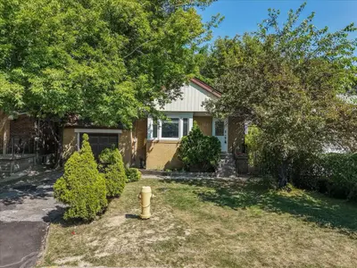 122 Mcgillivray Avenue, Toronto, On M5m 2y6