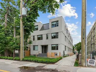 Att/Row/Townhouse in Toronto