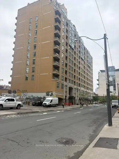 Condo Apartment in Toronto