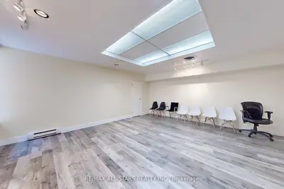 66 E Gerrard Street E 303, Toronto, On M5b 1g3
