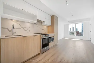 100 Queen Street E 1811, Toronto, On M5c 0b5