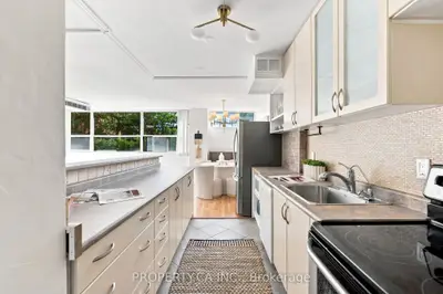 60 Montclair Avenue 202, Toronto, On M5p 1p7