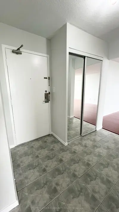 5 Shady Golfway 1606, Toronto, On M3c 3a5