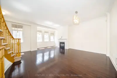 22 William Poole Way, Toronto, On M2n 7a7