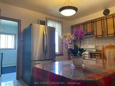 543 Crawford Street, Toronto, On M6g 3j9
