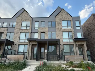 Att/Row/Townhouse in Toronto