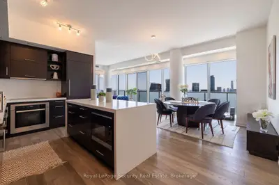 1080 Bay Street 5301, Toronto, On M5s 0a6