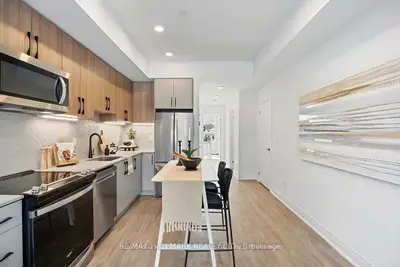 15 Brenthall Avenue 21, Toronto, On M2r 0b3