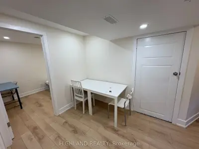 167 Churchill Avenue Basement, Toronto, On M2n 1z3