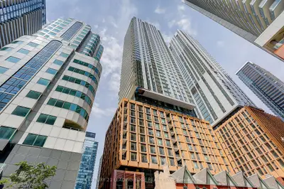 8 Widmer Street 913, Toronto, On M5v 0w6